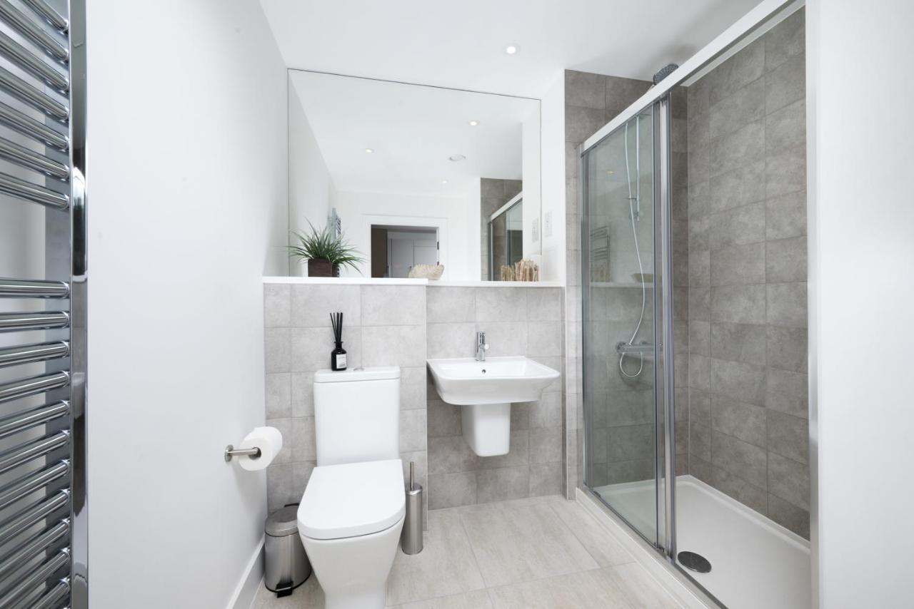 Modern Studios And Apartments At Barking Wharf In London Exterior foto